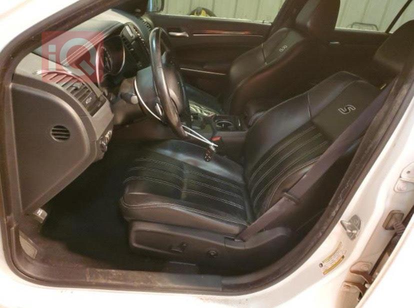 کرایسلەر 300